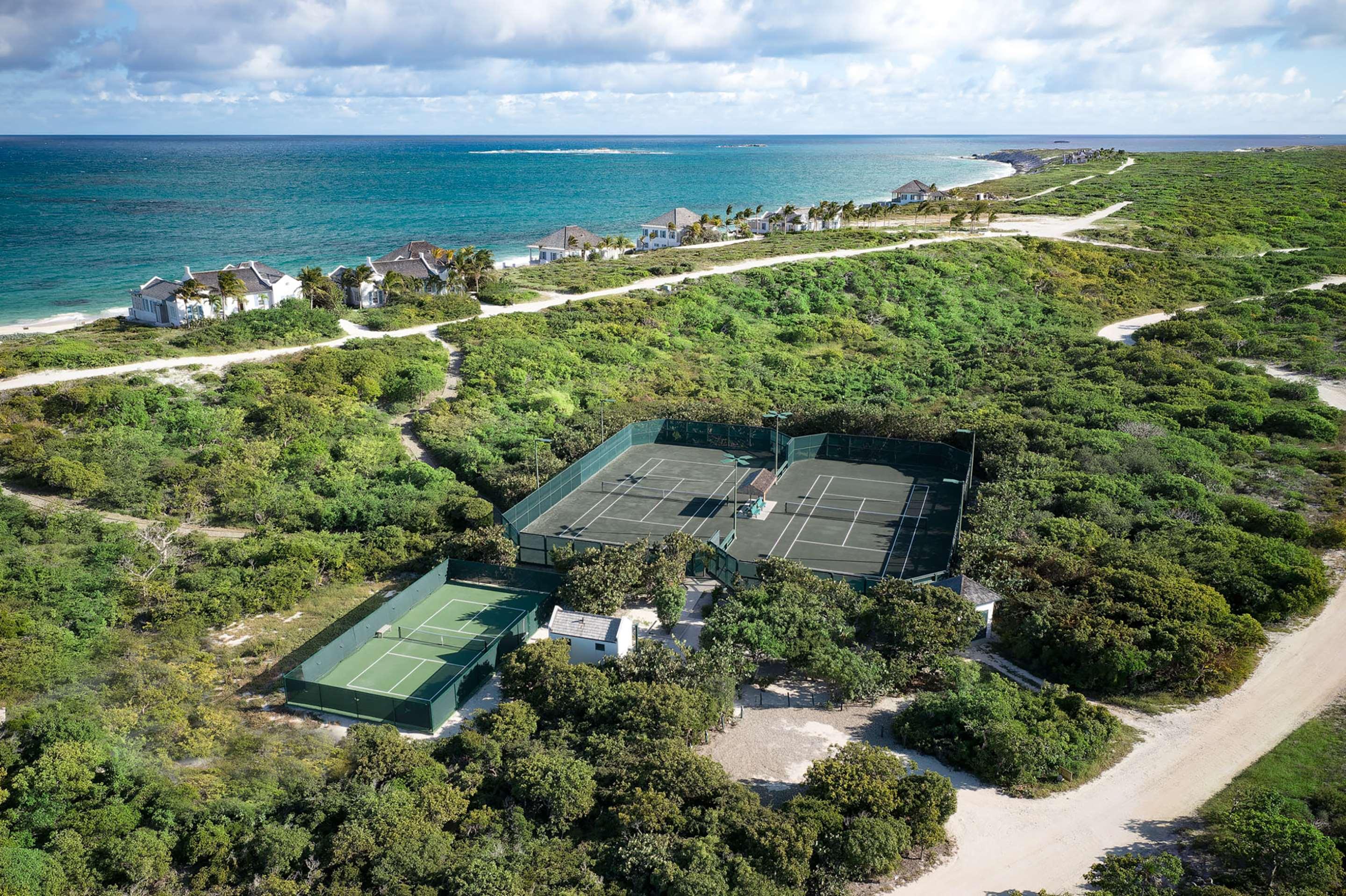 ice-4592231-107641860-671448 The Ambergis Cay