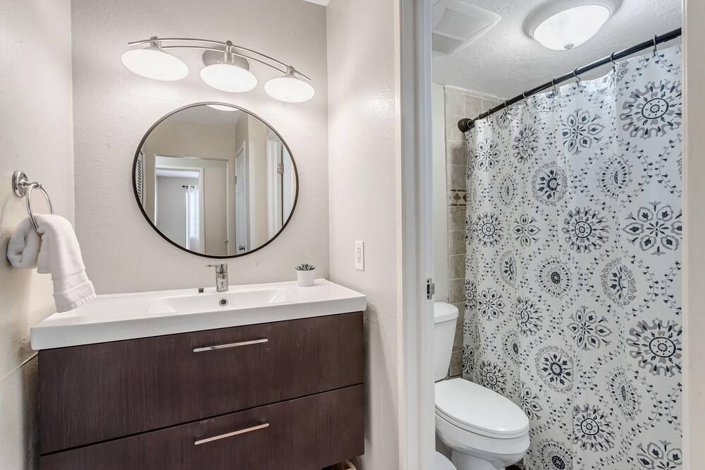 Downtown Orem Condo/ 30 Minutes to Sundance Resort/ 5 Minutes to UVU