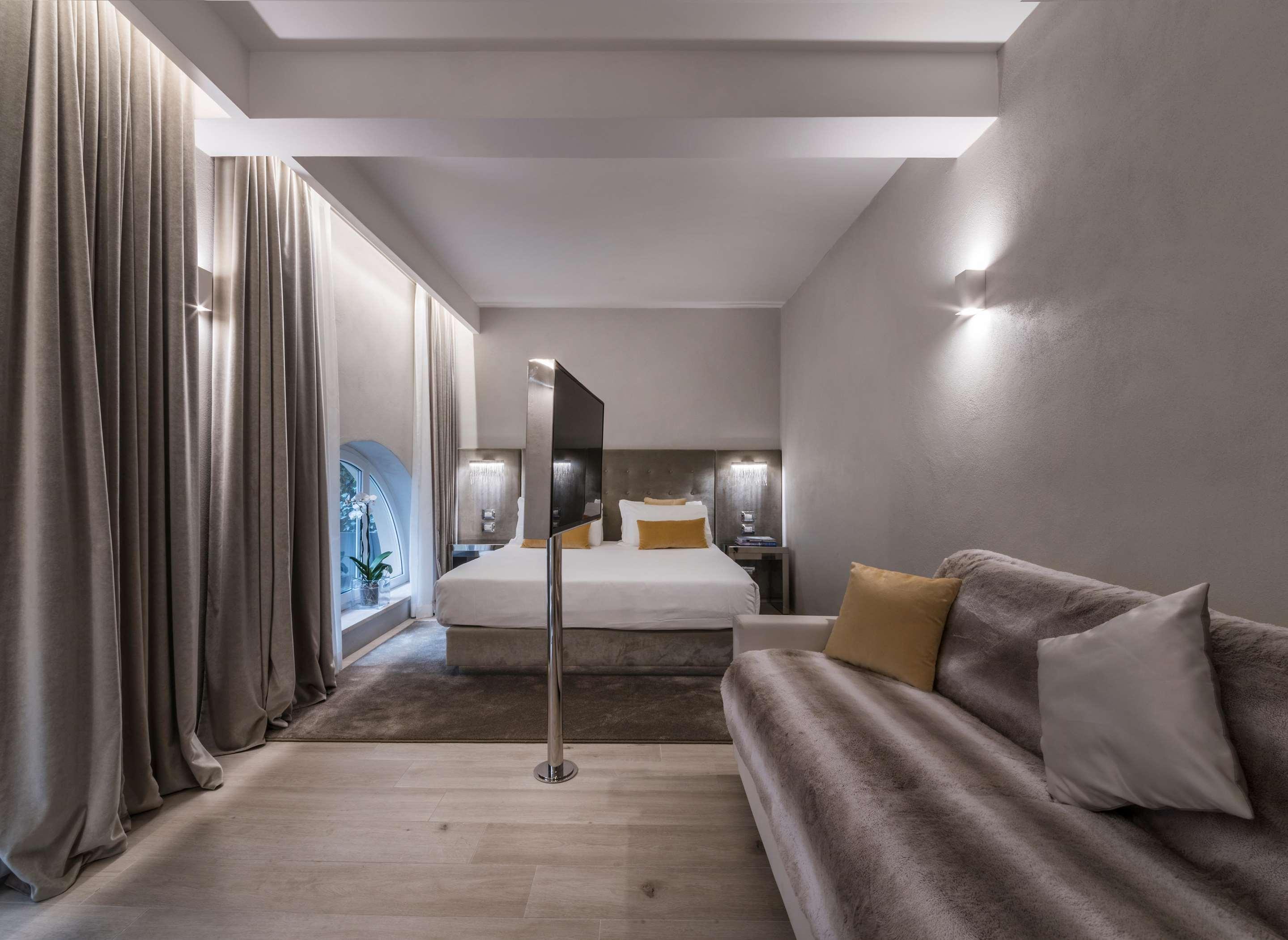 ice-143369-72108849_3XL-819455 Terrace Pantheon Relais