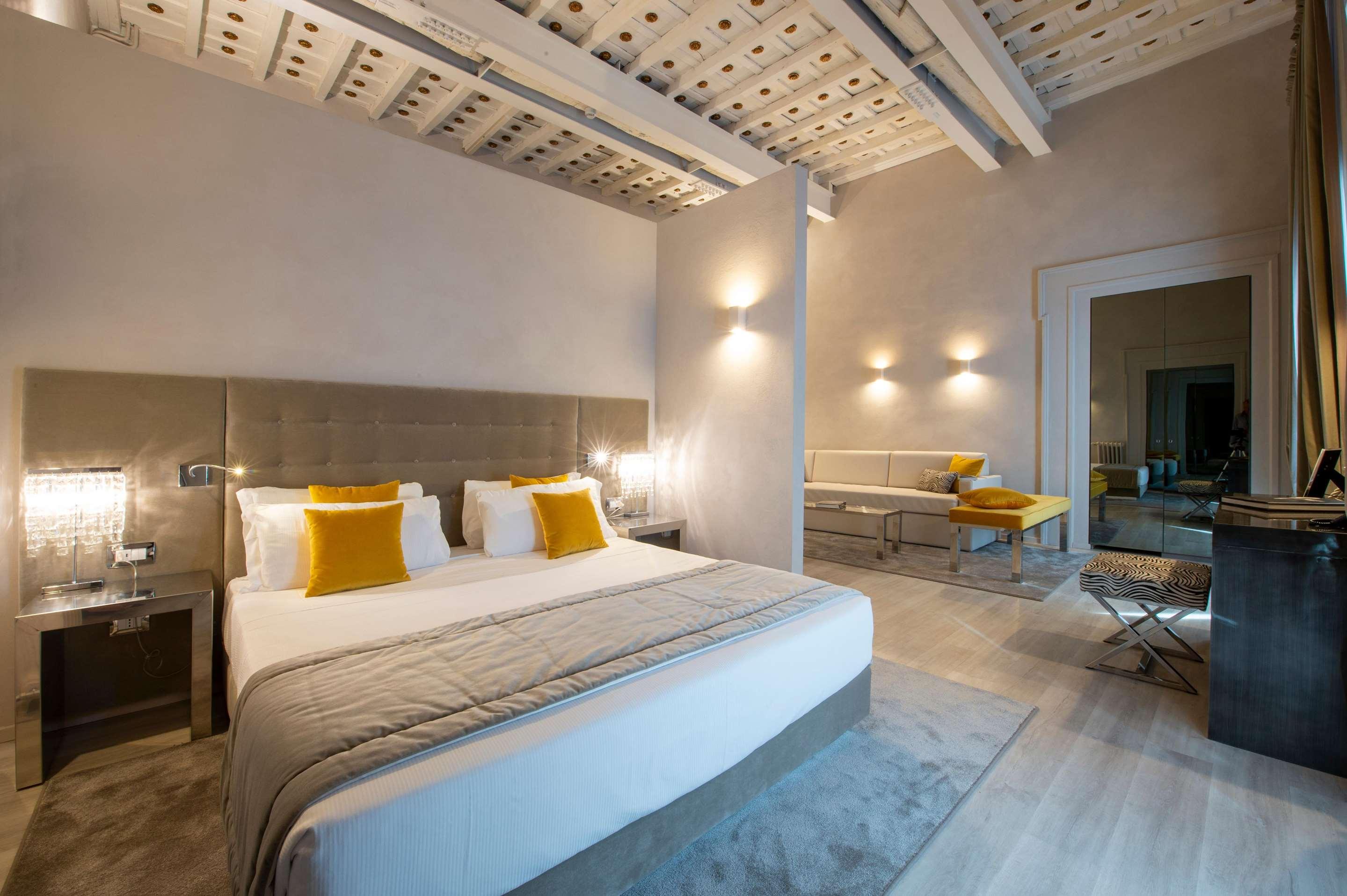 ice-143369-72108907_3XL-238734 Terrace Pantheon Relais
