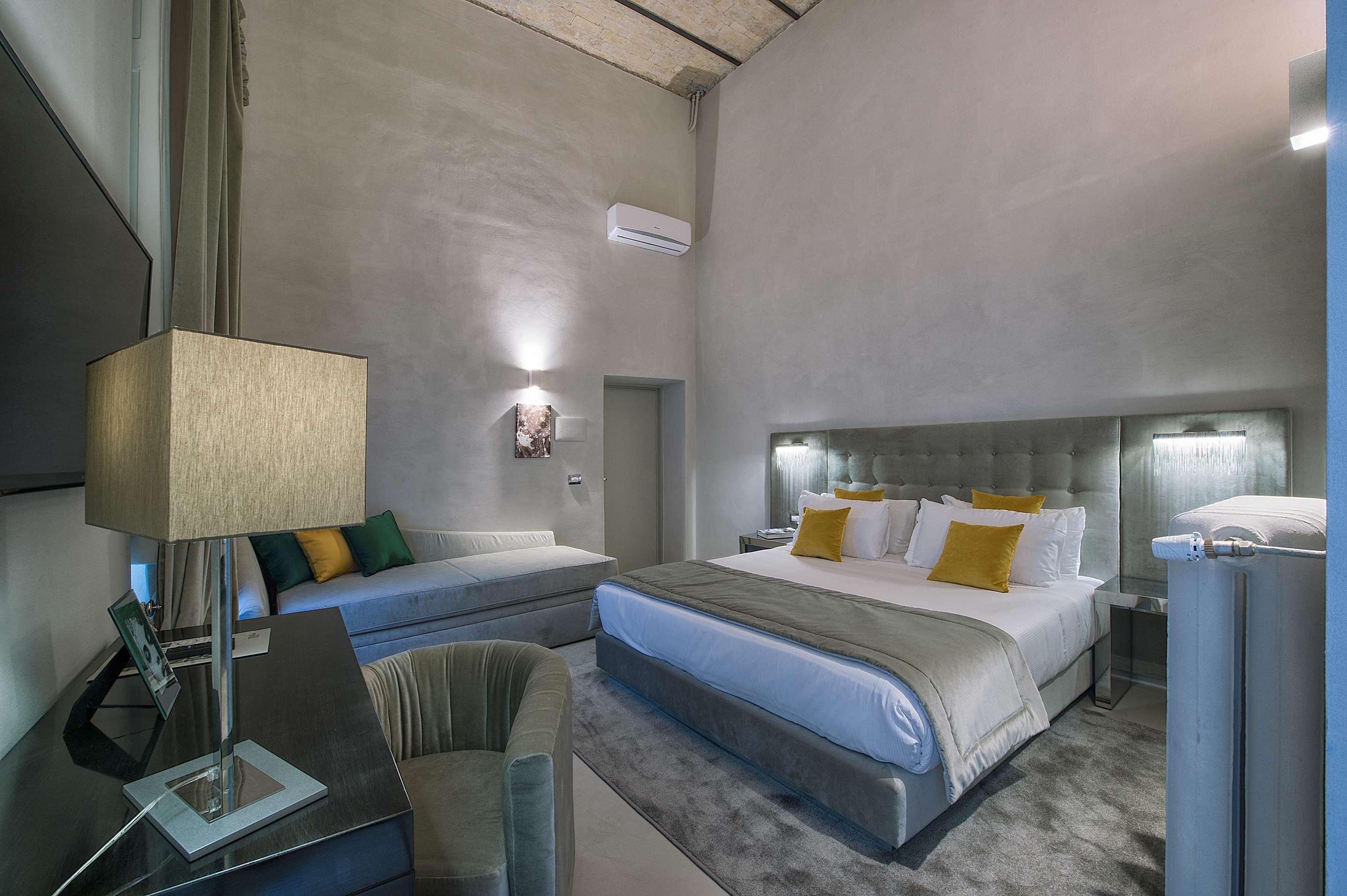 ice-143369-72108911_3XL-970019 Terrace Pantheon Relais
