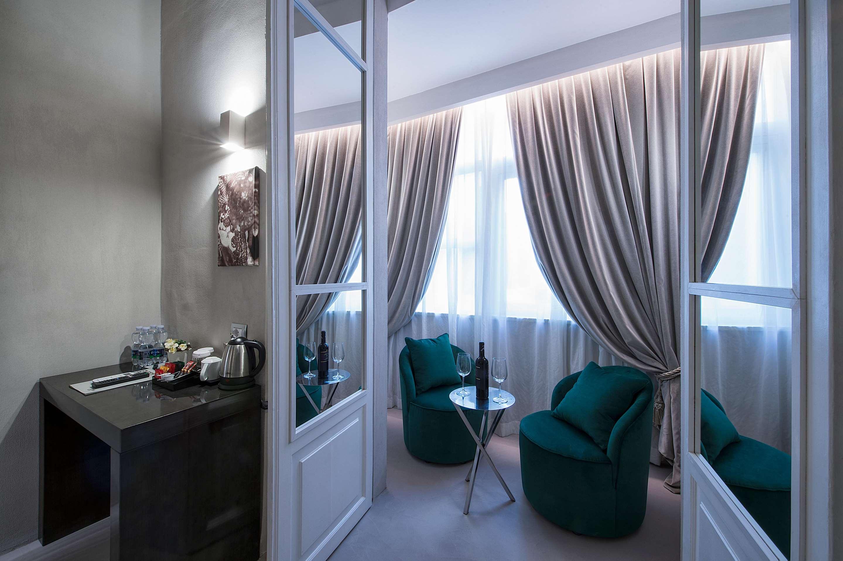 ice-143369-72108927_3XL-354439 Terrace Pantheon Relais