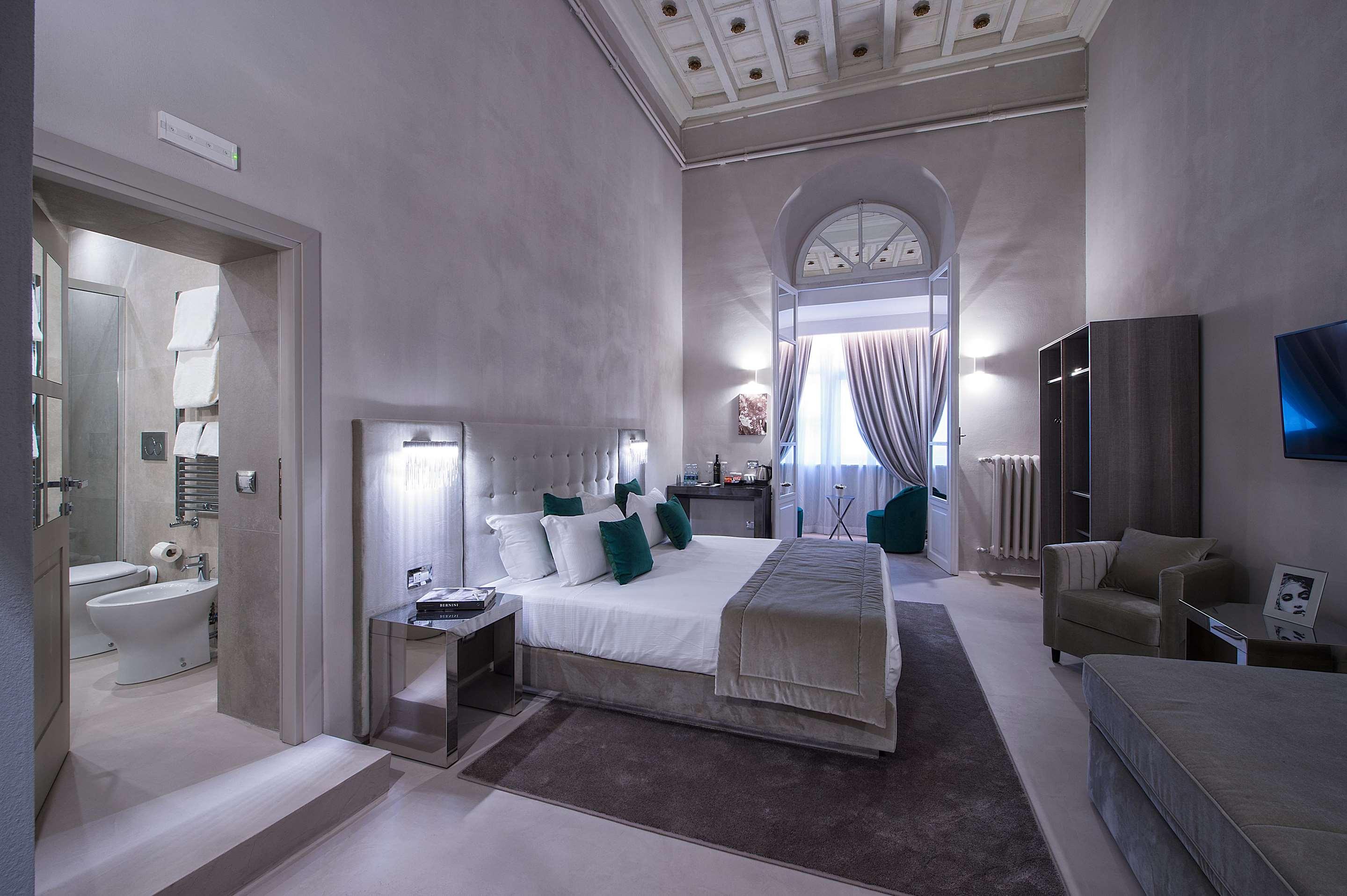 ice-143369-72108929_3XL-365210 Terrace Pantheon Relais