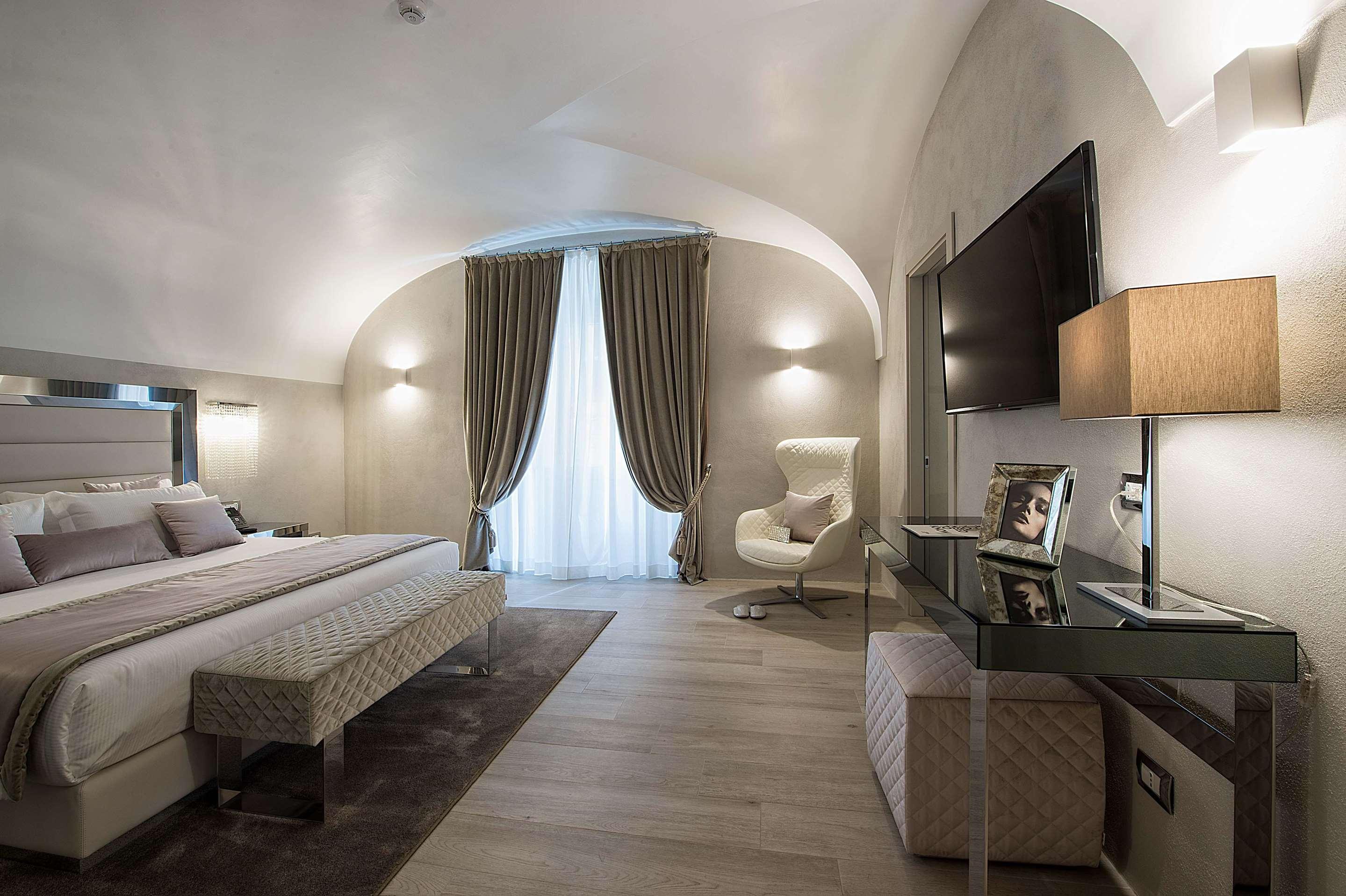 ice-143369-72108965_3XL-728204 Terrace Pantheon Relais