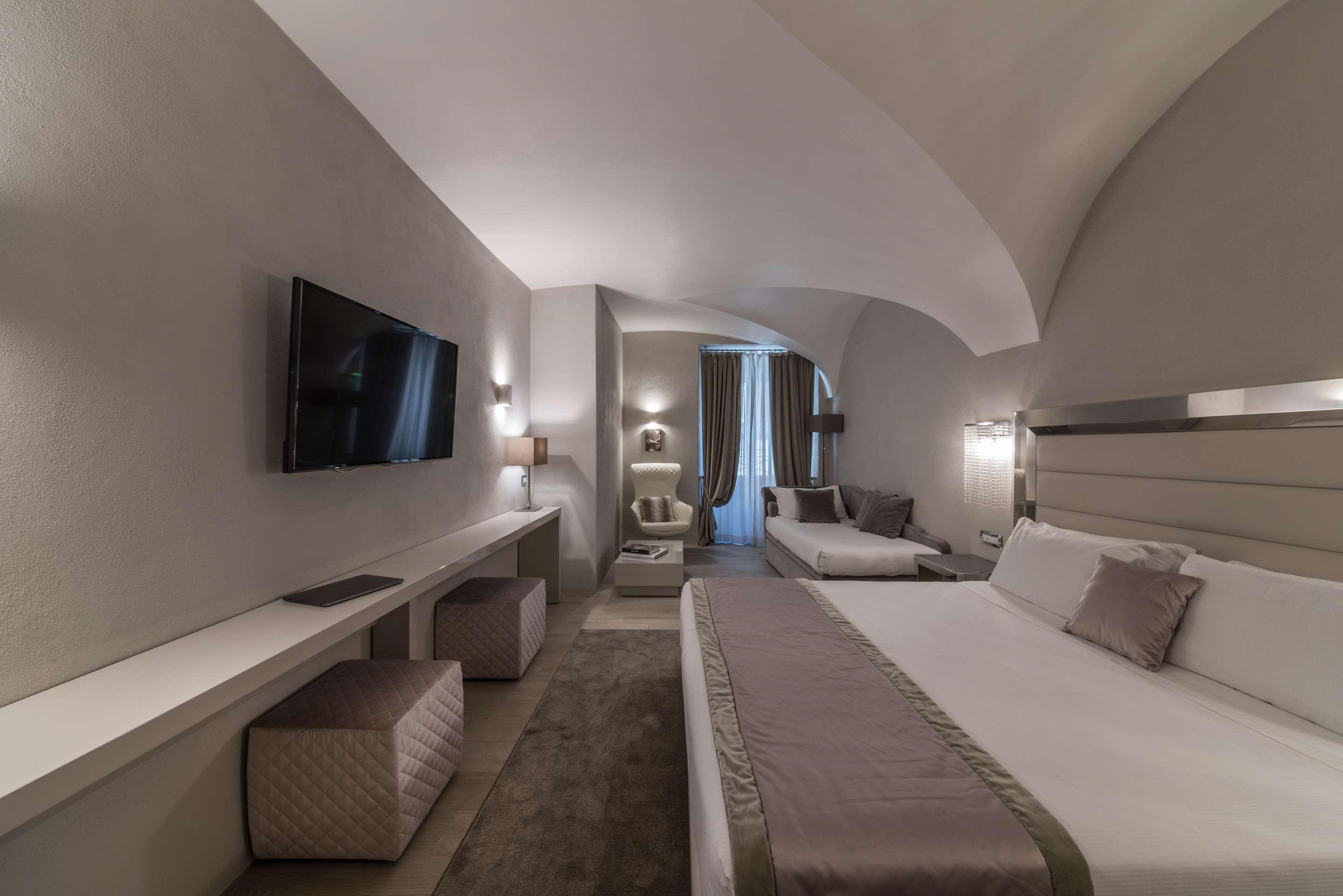 ice-143369-72108977_3XL-235929 Terrace Pantheon Relais