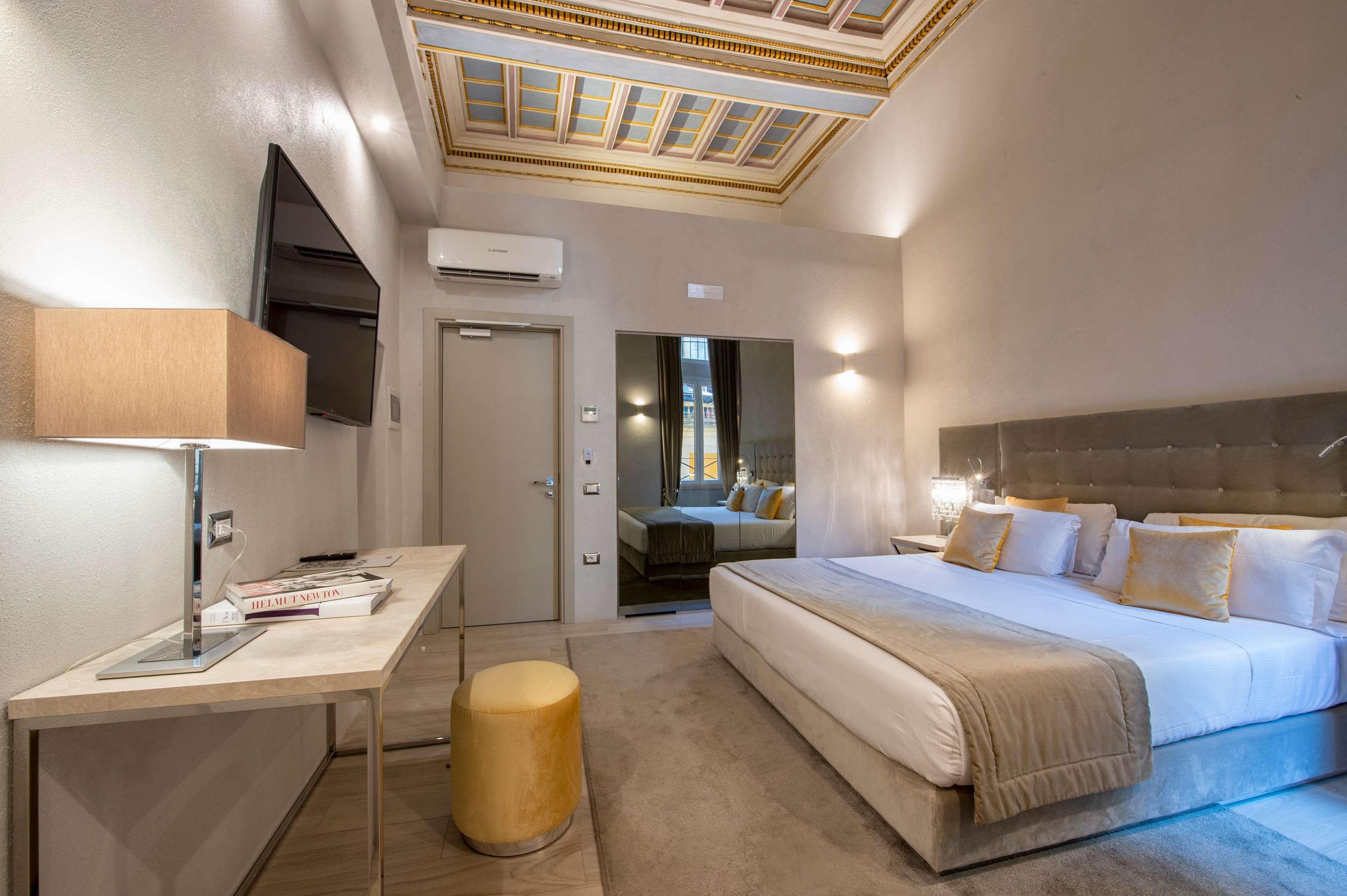 ice-143369-72108981_3XL-989376 Terrace Pantheon Relais