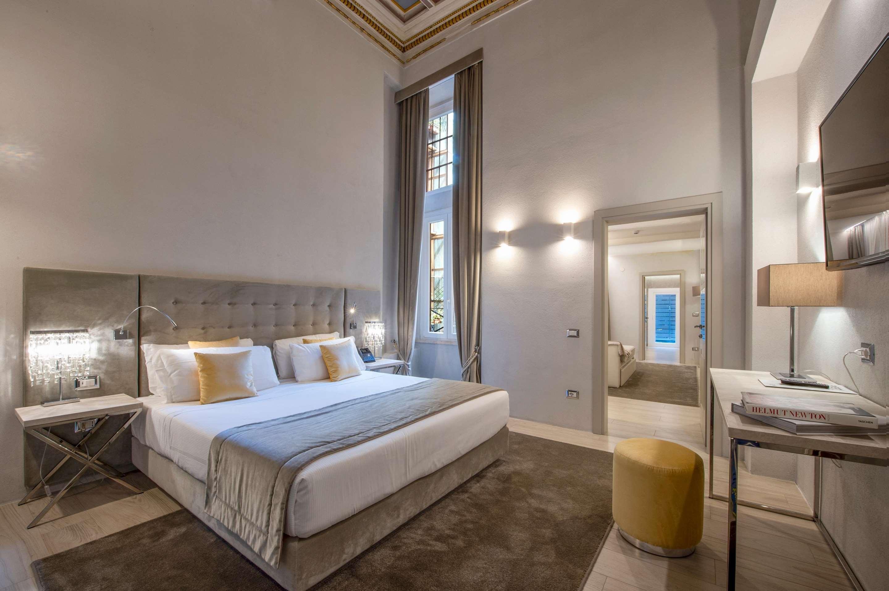 ice-143369-72108987_3XL-071397 Terrace Pantheon Relais