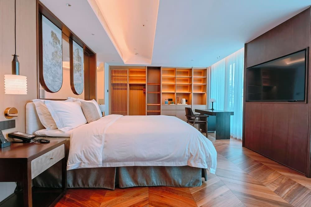 Purple Horse Hotel &beijing Hutong Designer Boutique Garden Hotel&french Window&close To The Forbidden City&tian'anmen&wangfujing&nanluogu Lane&lama Temple&360-Degree Viewing Terrace Bar&roof Swimming Pool&private Bathtub&laundry&gym&family Suite