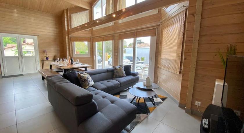 Villa de Cazaux, piscine chauffée pétanque billard Aquitaine - La Teste-de-Buch visuel 1/5 Villa de Cazaux, piscine chauffée pétanque billard Aquitaine - La Teste-de-Buch visuel 1/5