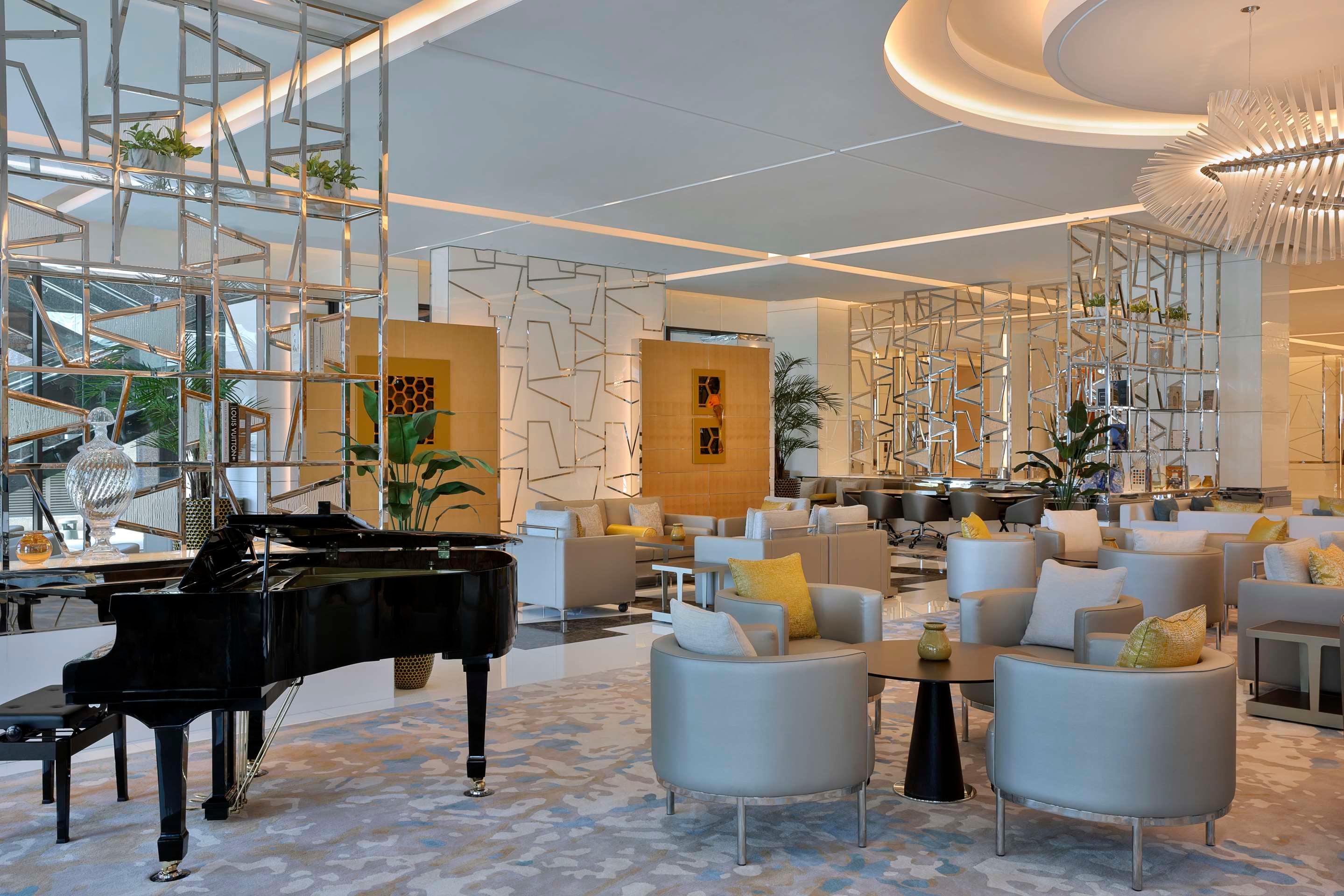 ice-8521867-111246415-879136 Hilton Dubai Palm Jumeirah