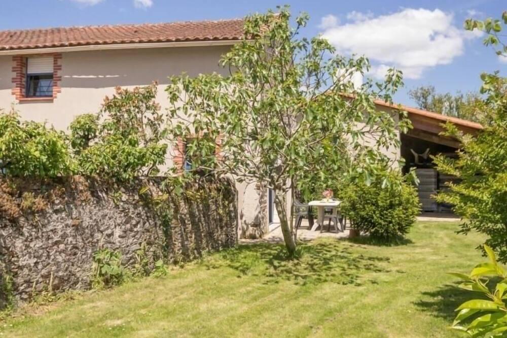 Gîte rénové sur domaine viticole bio, proche de Nantes et Pornic, jardin clos, vélos à disposition FR-1-306-1035 - Pays de Loire - Saint-Philbert-de-Grand-Lieu visuel 2/5 Gîte rénové sur domaine viticole bio, proche de Nantes et Pornic, jardin clos, vélos à disposition FR-1-306-1035 - Pays de Loire - Saint-Philbert-de-Grand-Lieu visuel 2/5