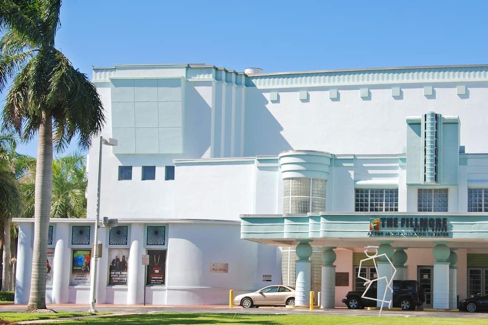 Gale South Beach, Curio Collection by Hilton