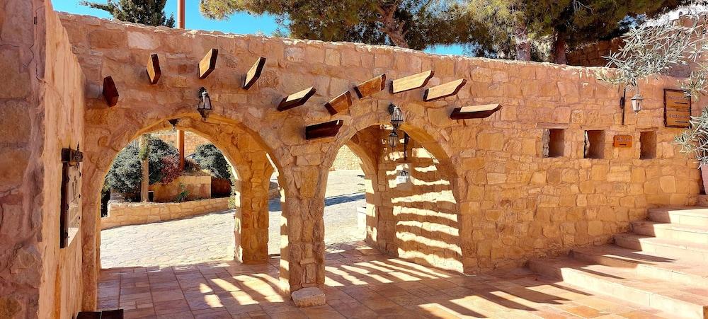sembo-95733-9df119-790453 Hayat Zaman Hotel And Resort Petra