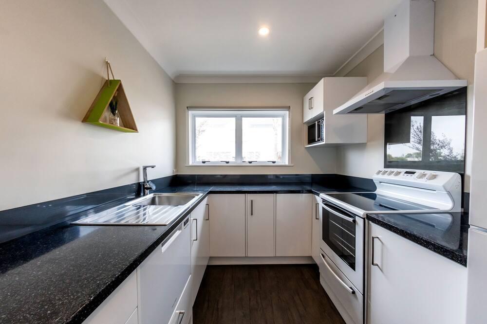 expediav2-452657-9fe090-638319 Aura Accommodation