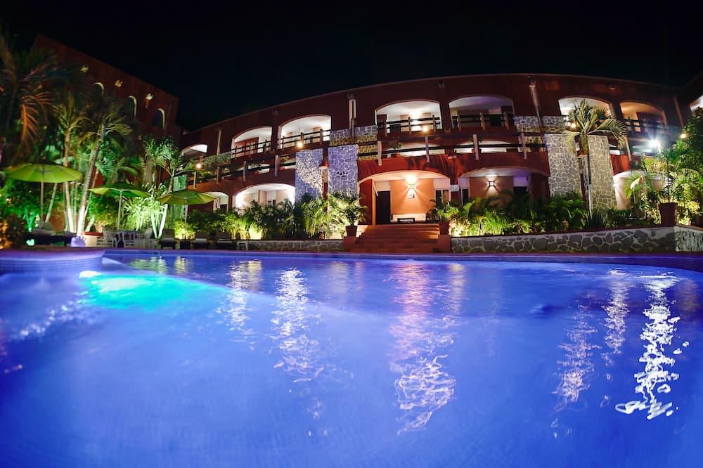 Hotels near Playa la Ropa (Zihuatanejo) from $35/night - KAYAK