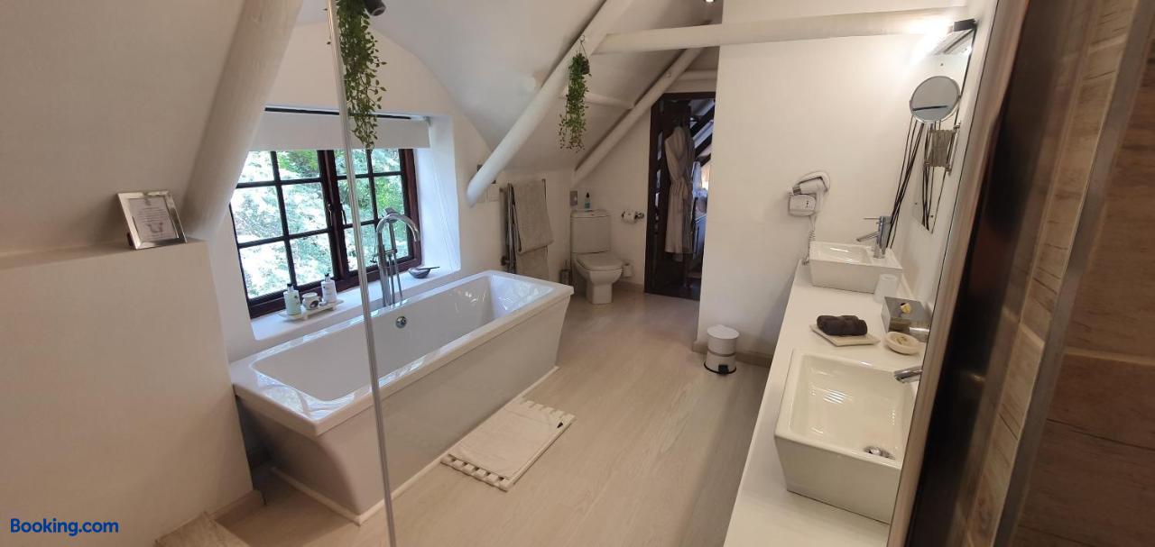 booking-233639-619257370-883825 De Kloof Luxury Estate