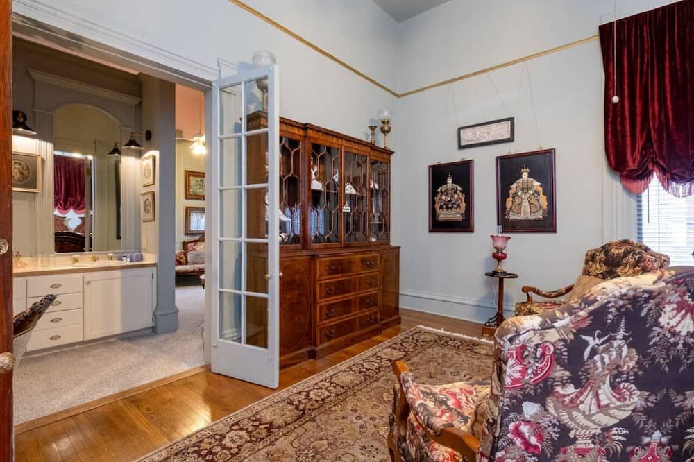 The Empress of Little Rock