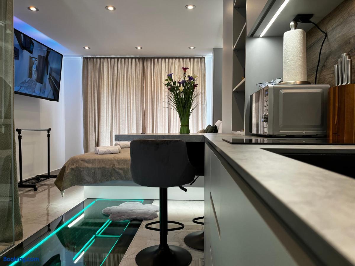 booking-1071692908-581567962-451407 La Luna Petite Suite Deluxe with Free Jacuzzi, Bikes & Covered Parking