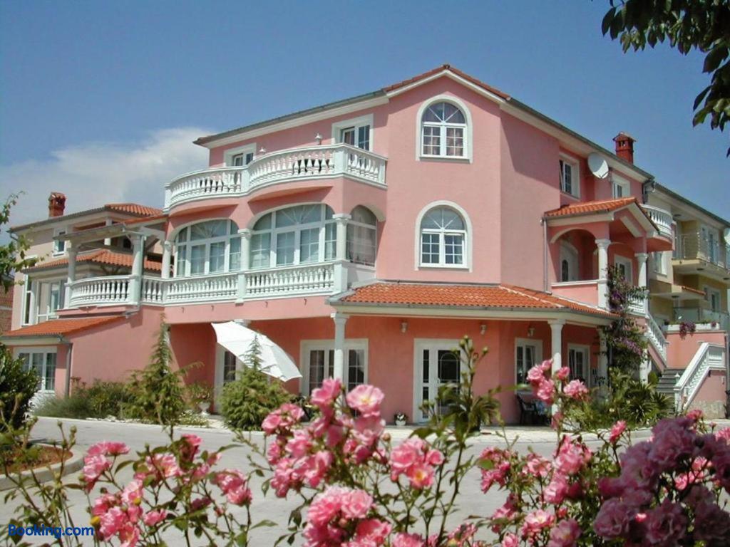 booking-1070970757-526755389-401970 Hotel Villa Vera 2