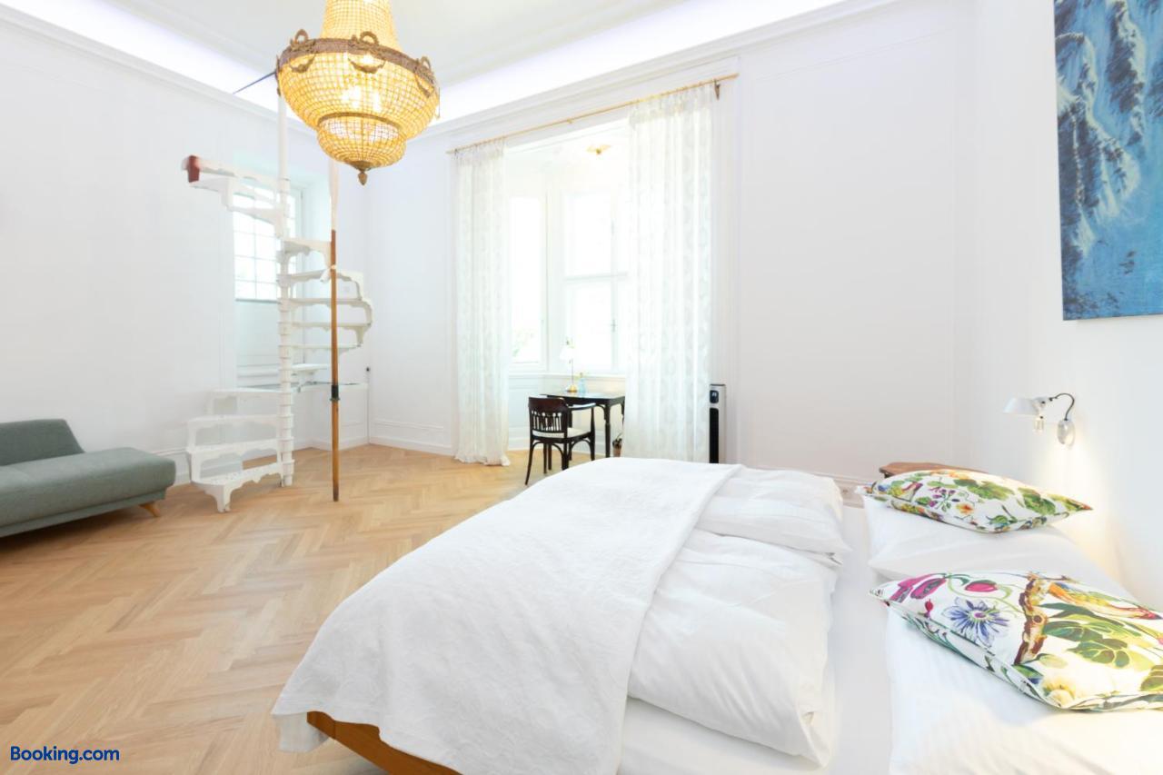 booking-555360-428491306-937140 Schloss Schönau