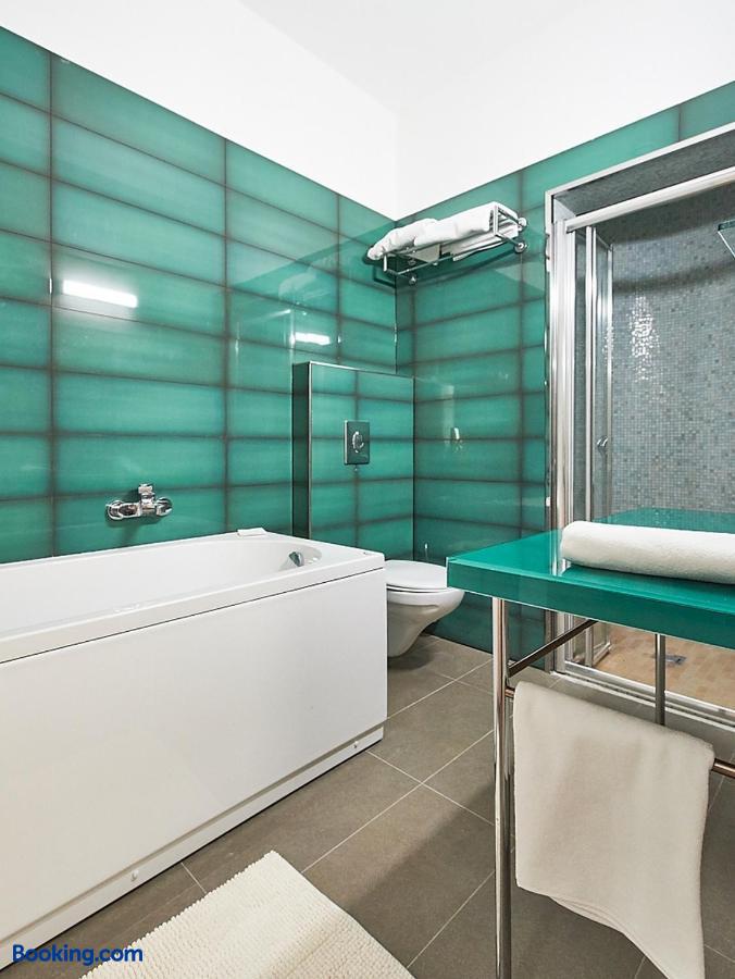 booking-2954198-117588069-379547 Lion Prémium Hotel