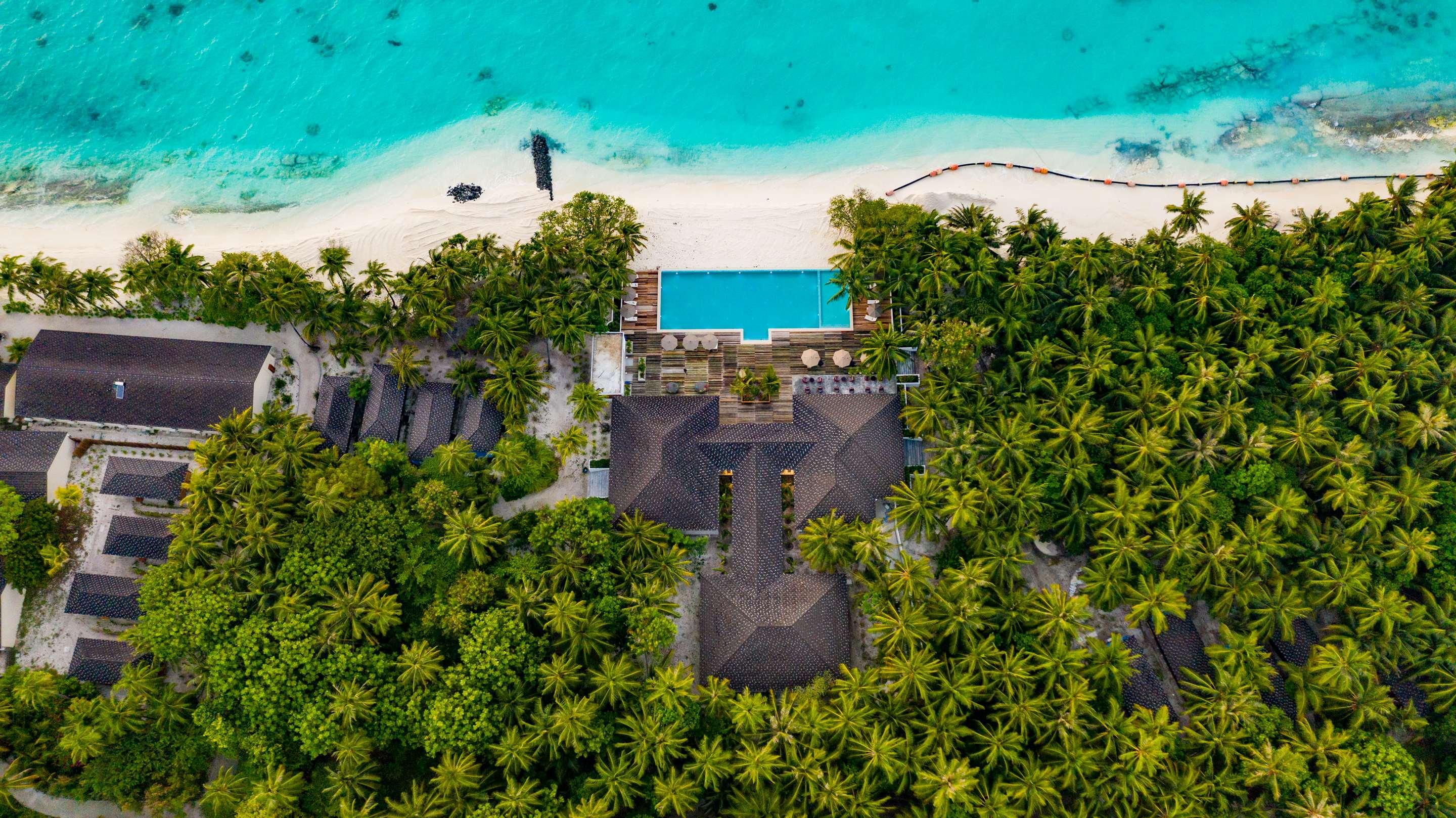ice-1070009250-103445730-613767 Fiyavalhu Resort Maldives
