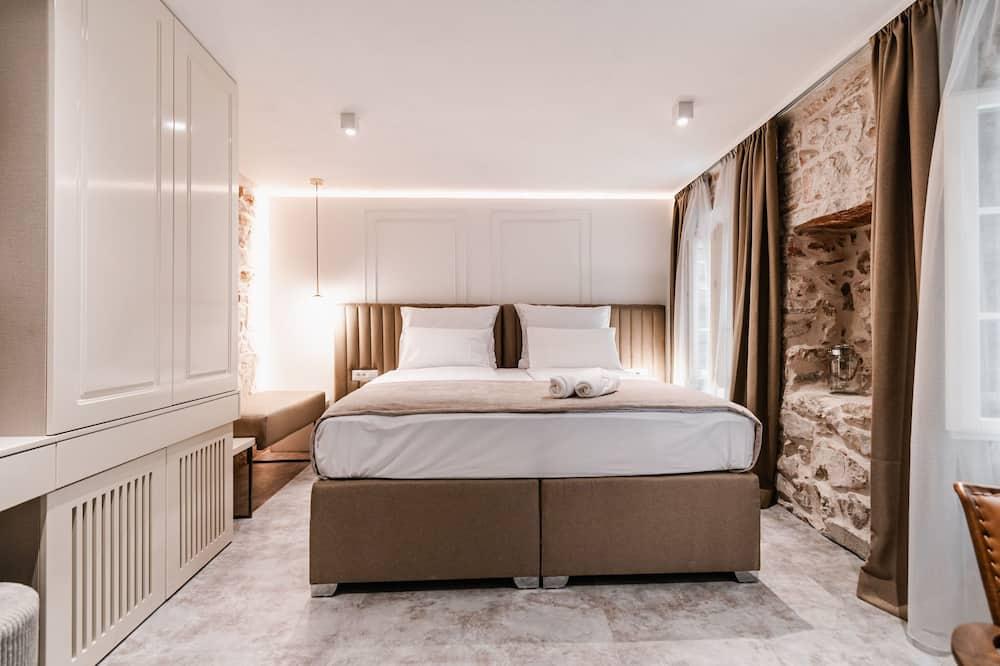 expediav2-9022203-fec33b-269062 Sibenik Palace