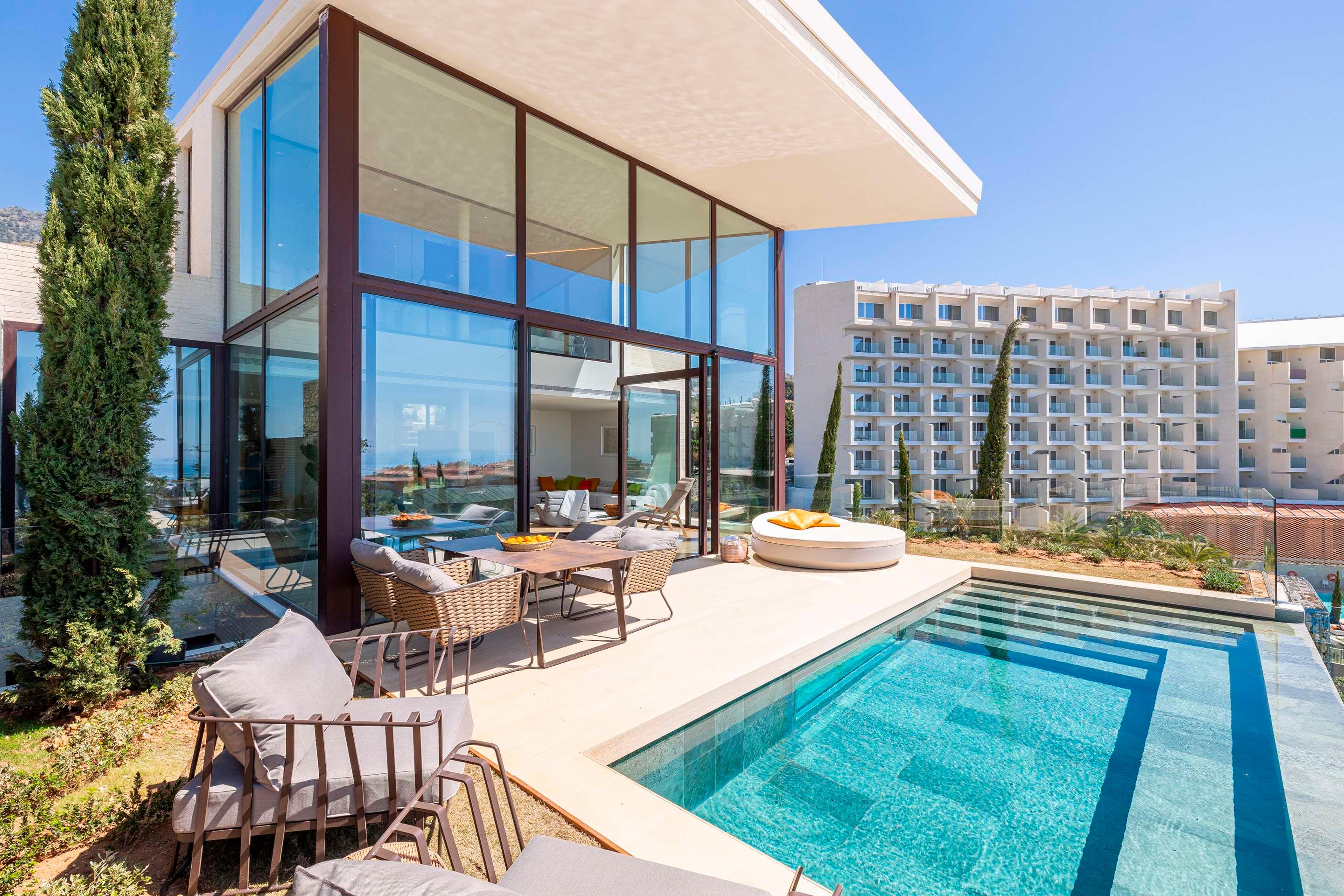 ice-1071367240-118219064-418221 Leiro Residences