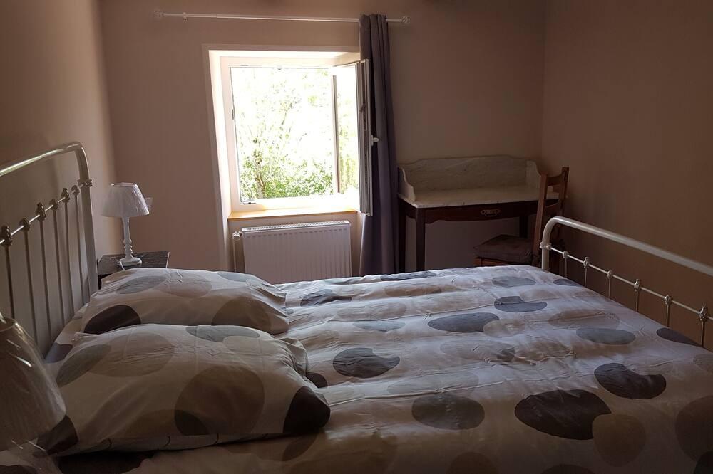 In the heart of the Auvergne volcanoes, the Gîte des jonquilles welcomes you Auvergne - Rochefort-Montagne visuel 3/5