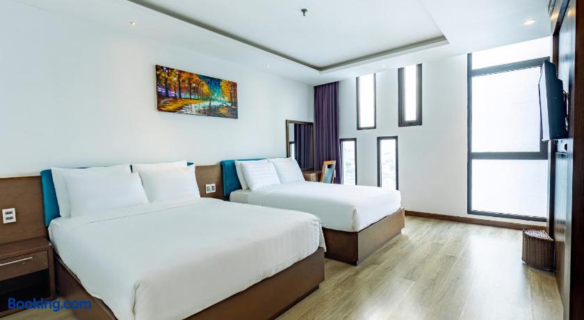 booking-1070875012-528156539-545534 Golden Sun Apartment by New Sky Travel