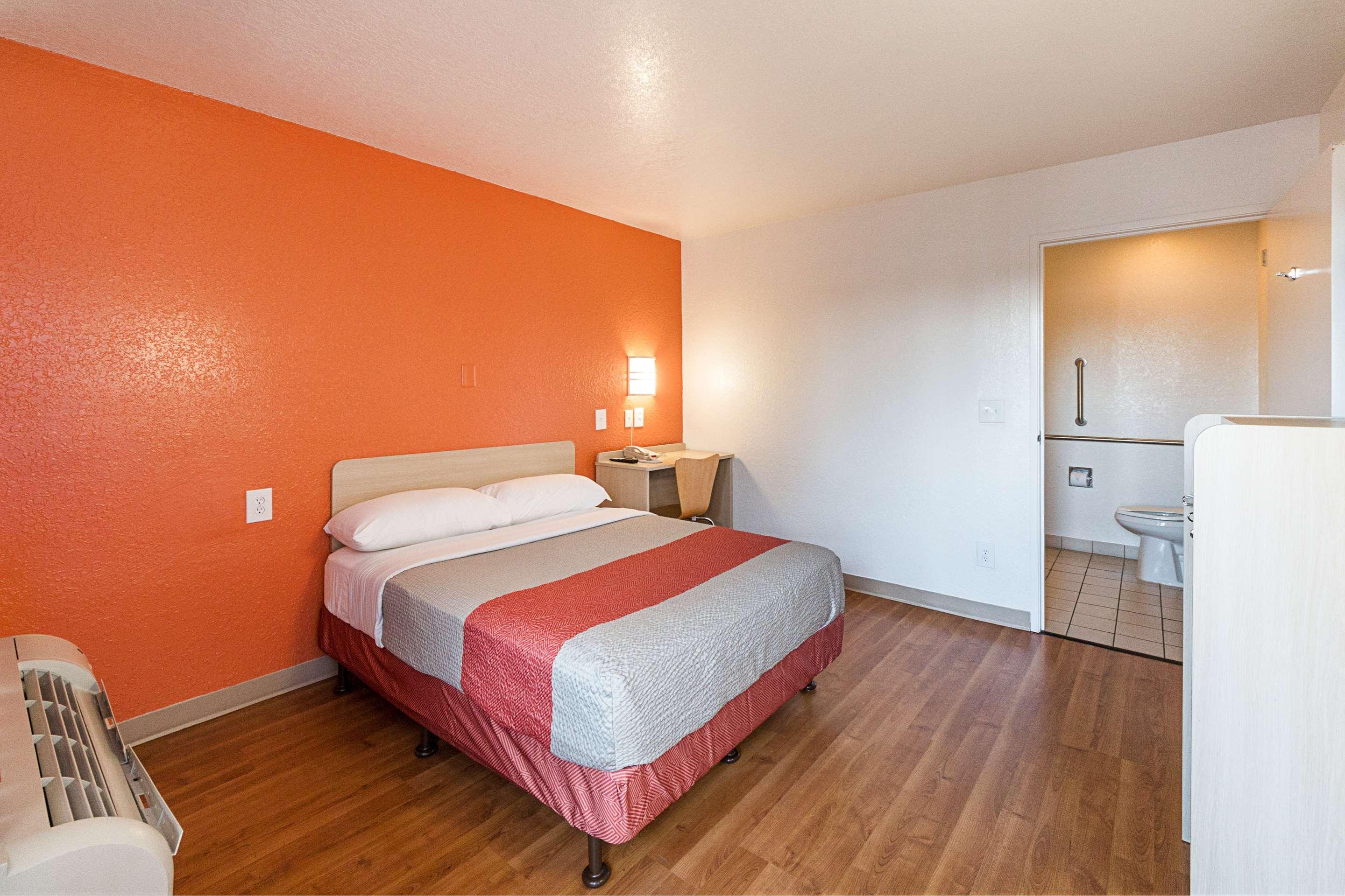 Featured image of post Motel 6 Mcallen Expressway 83