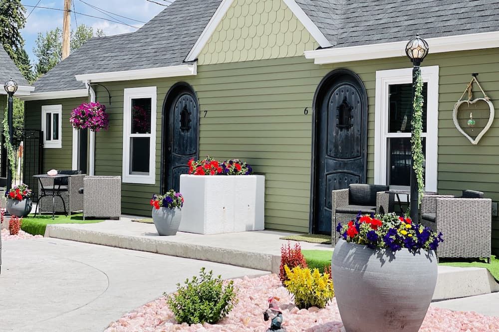 EO Bungalows, Black Hills