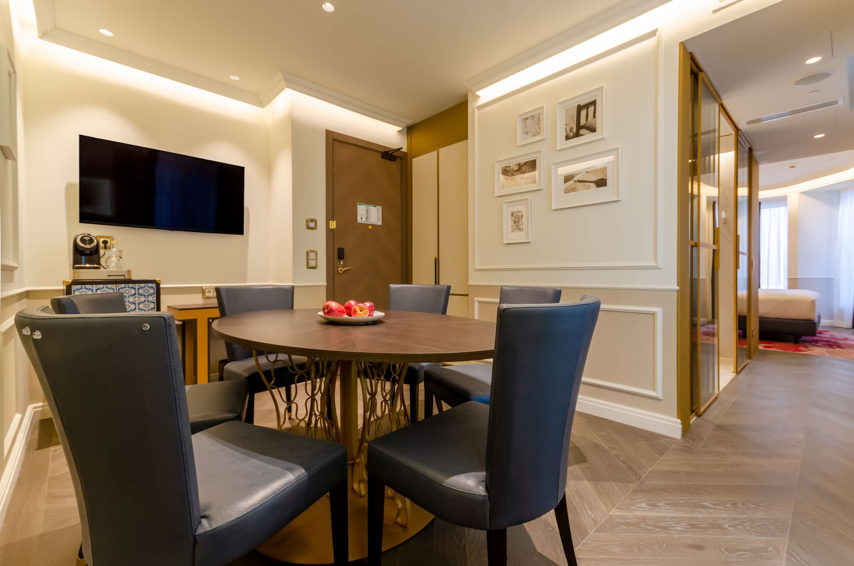 The Emerald House Lisbon, Curio Collection by Hilton