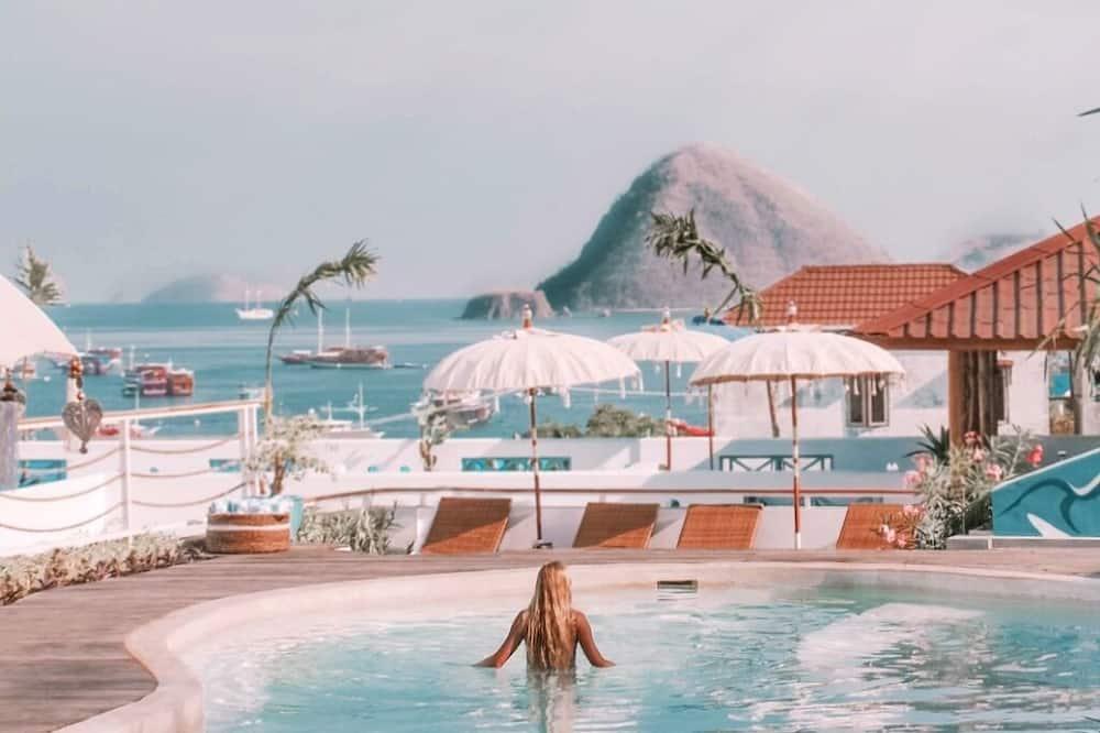Seaesta Komodo Hostel & Hotel