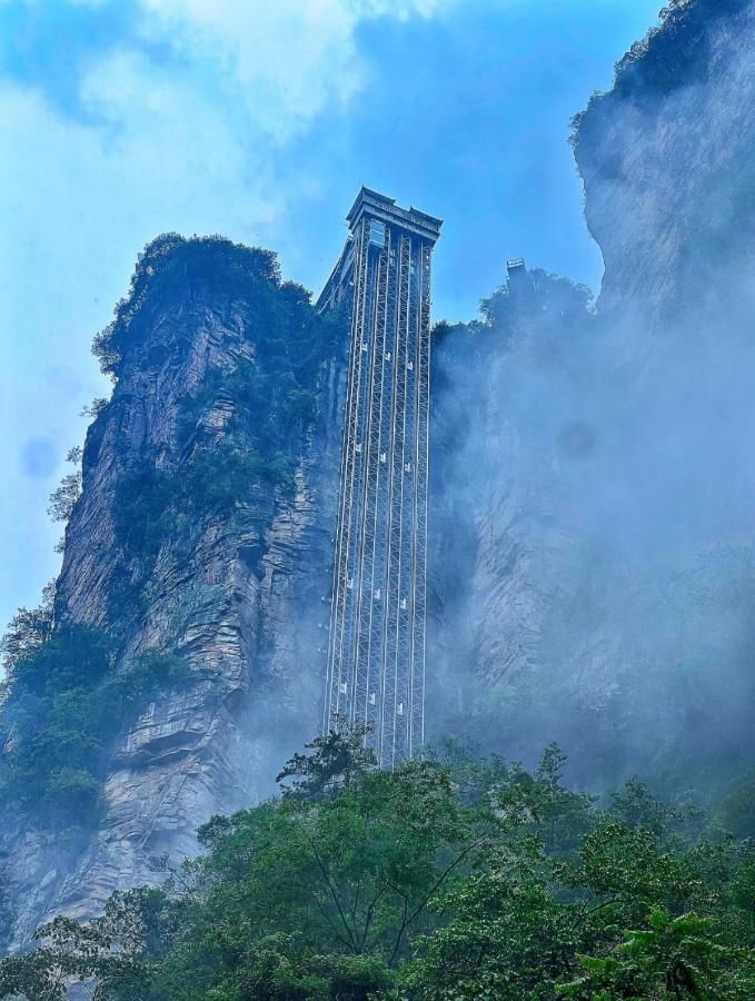 Anya Hotel -Next to Jiefang West Bar Street 2 minutes to the subway station free coffee free laundry free gym, huge windows