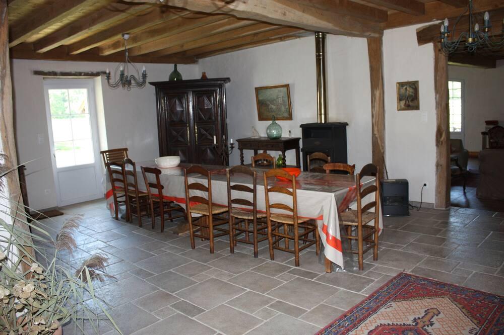 Large 18th century Basque house restored 16 to 20 people Aquitaine - Saint-Jean-Pied-de-Port visuel 4/5 Large 18th century Basque house restored 16 to 20 people Aquitaine - Saint-Jean-Pied-de-Port visuel 4/5