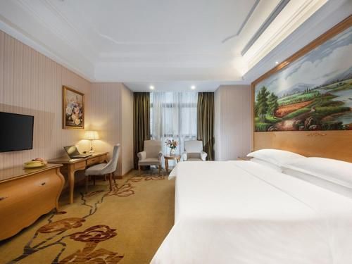 booking-3184375-313059143-882604 Vienna International Hotel Fuzhou Cangshan Wanda