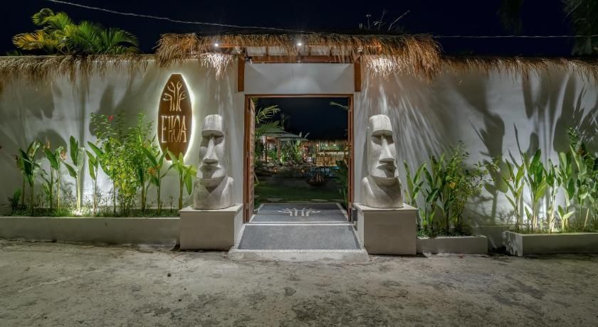 Ehoa Bali Nyanyi Boutique Hotel - In Front Of Entrance To Nuanu