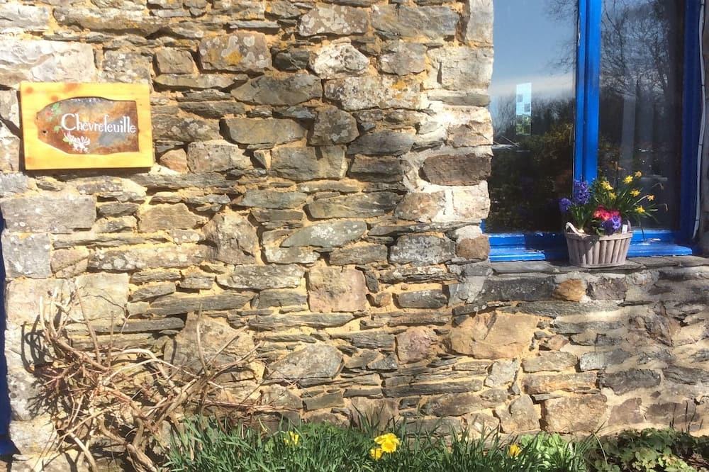 Traditional Farmhouse Gite at the heart of Brittany (Sleeps 1-5 in 2 Bedrooms) Rhône-Alpes - Saint-May visuel 3/5 Traditional Farmhouse Gite at the heart of Brittany (Sleeps 1-5 in 2 Bedrooms) Rhône-Alpes - Saint-May visuel 3/5