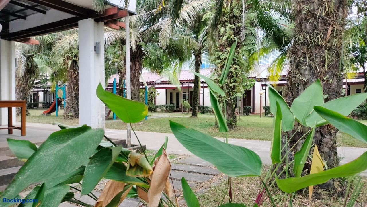 booking-2256125-633700764-182304 Twin Palms Resort