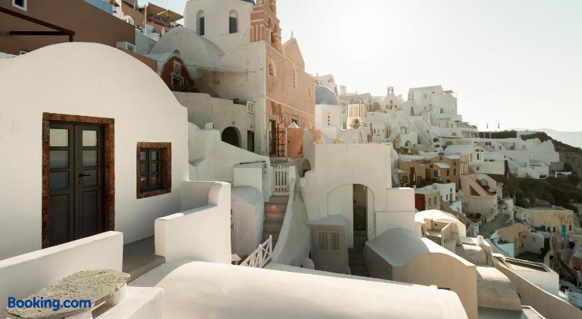booking-1070793944-263669177-521371 Armenaki Santorini