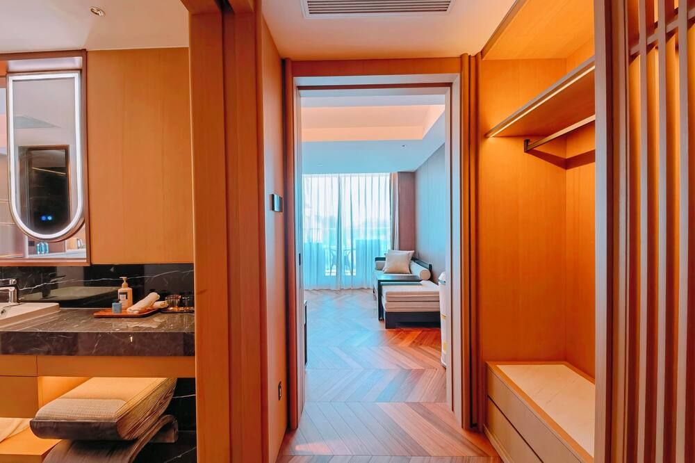 Purple Horse Hotel &beijing Hutong Designer Boutique Garden Hotel&french Window&close To The Forbidden City&tian'anmen&wangfujing&nanluogu Lane&lama Temple&360-Degree Viewing Terrace Bar&roof Swimming Pool&private Bathtub&laundry&gym&family Suite