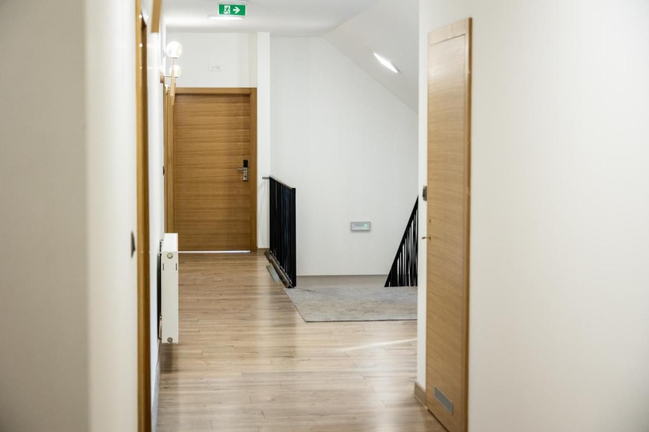 Pansion Mihića dvori