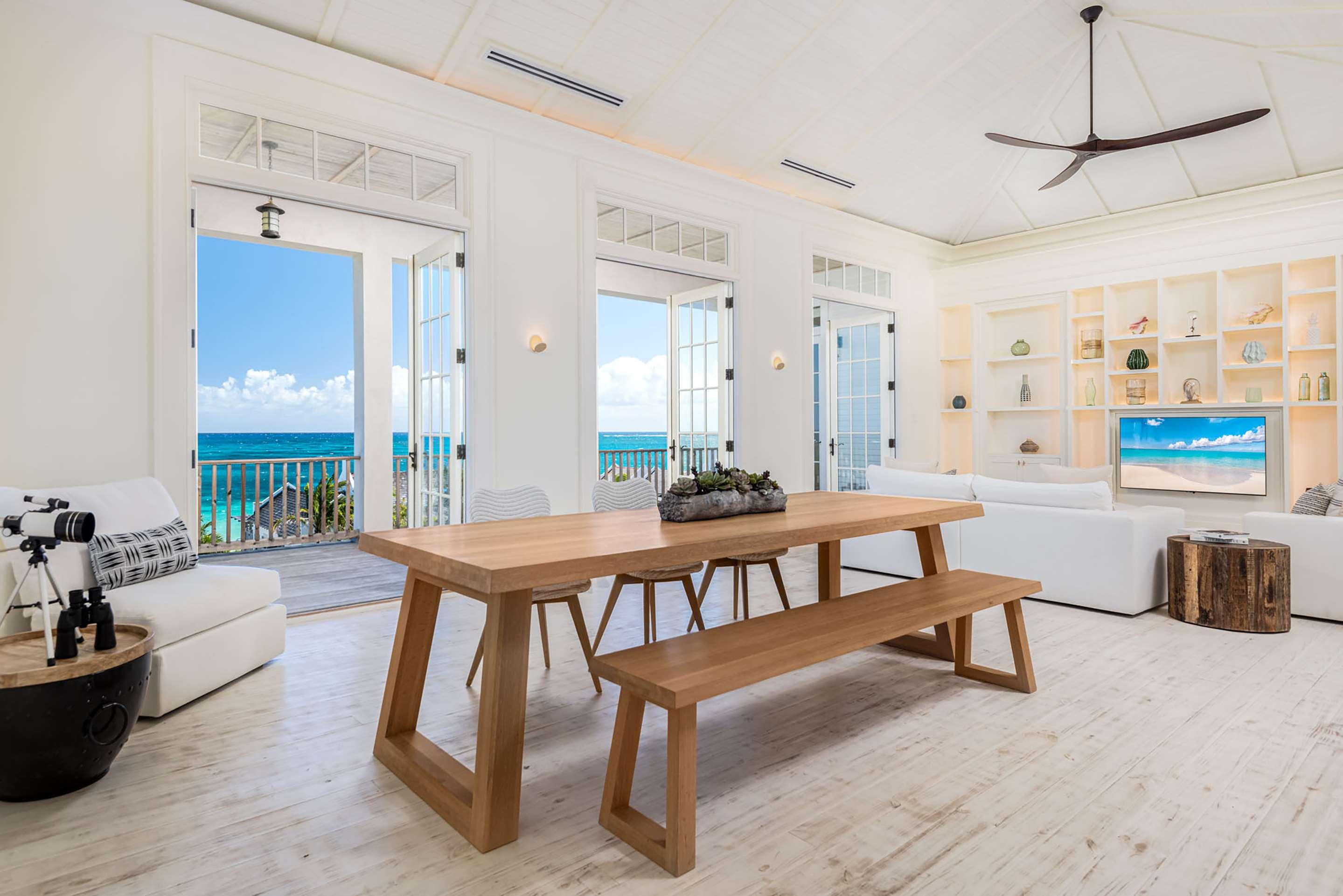 ice-4592231-107641815-439971 The Ambergis Cay