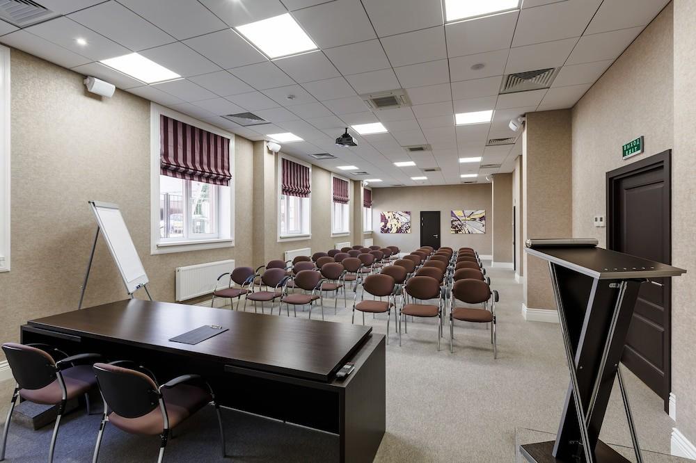sembo-2857953-71ec06-785395 Raymond Hotel