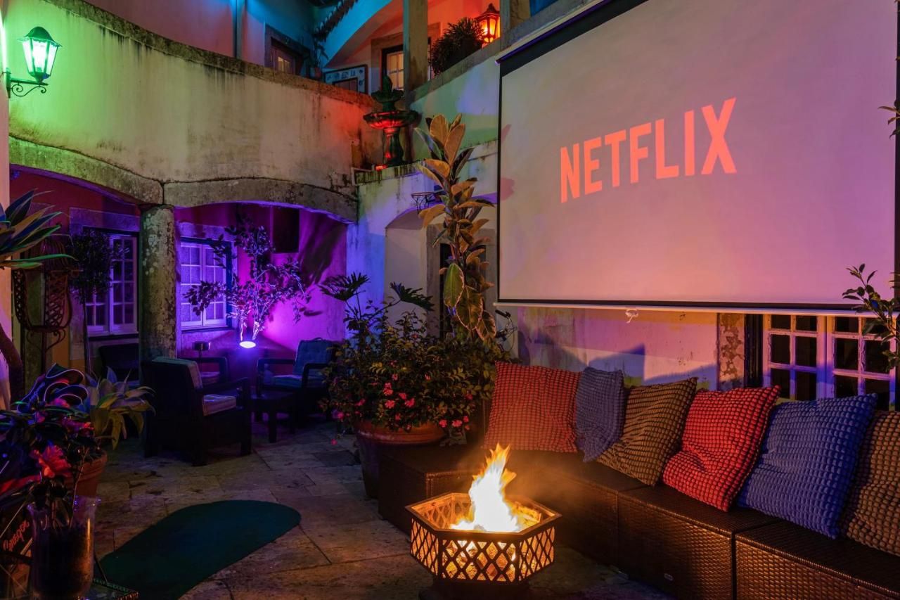 Sintra WOW - Unique double Smart Room in 17th century Palace! Hot tub, Snooker, BBQ, PS5, Sauna, Gym