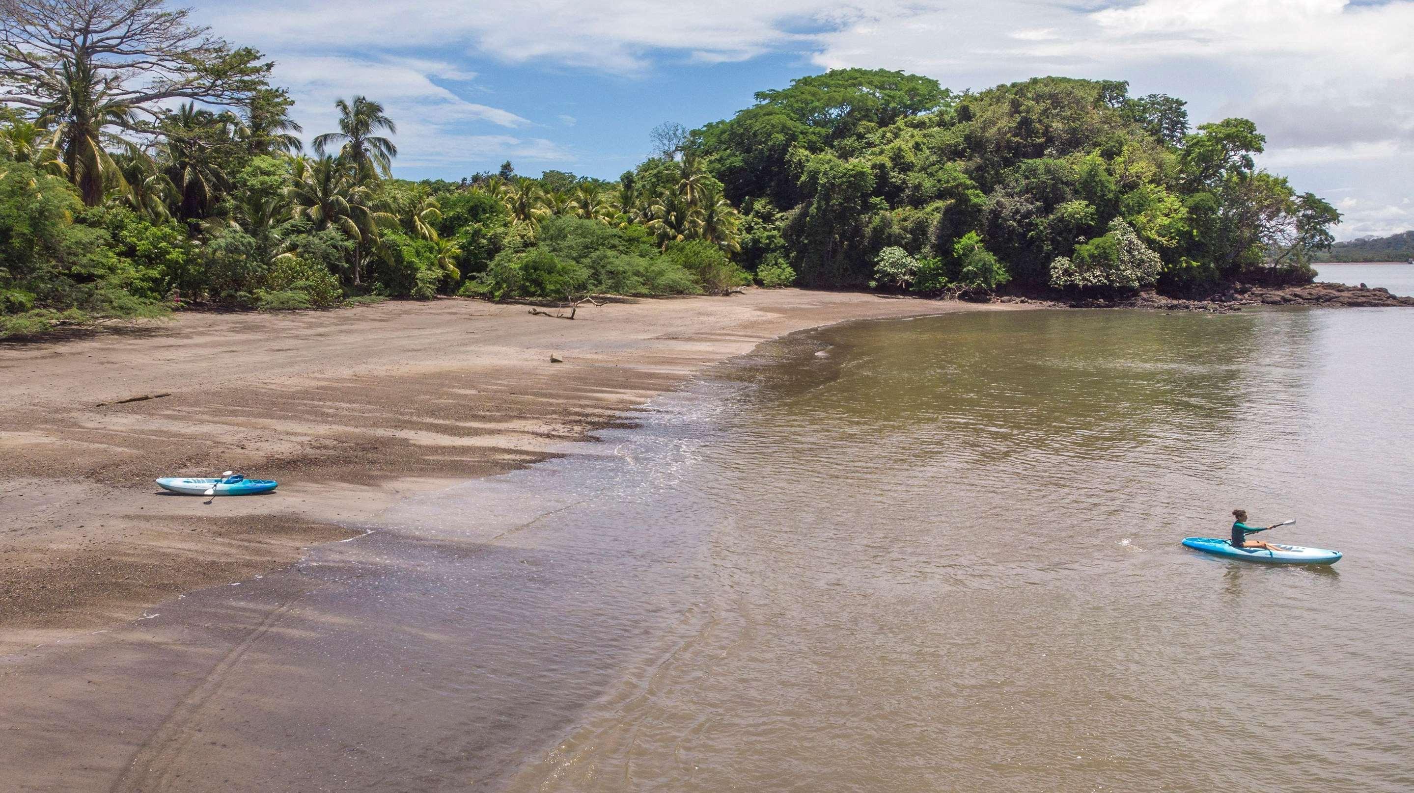 ice-2051244-3cd6f7-695305 Isla Palenque