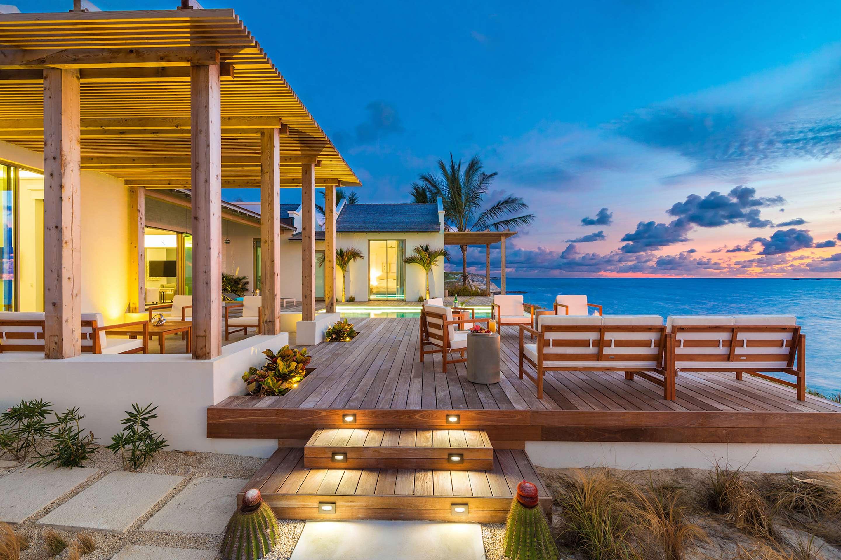 ice-4592231-107641812-426664 The Ambergis Cay