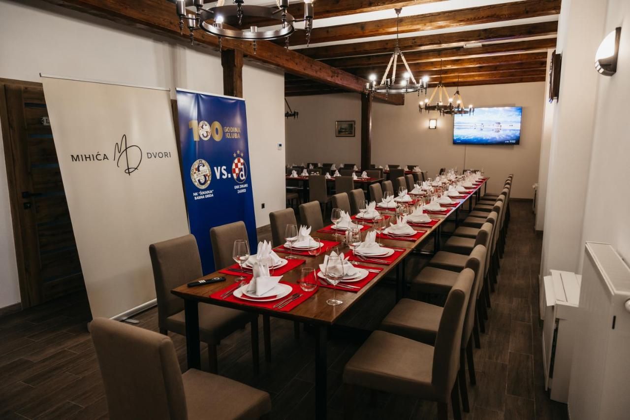 Pansion Mihića dvori