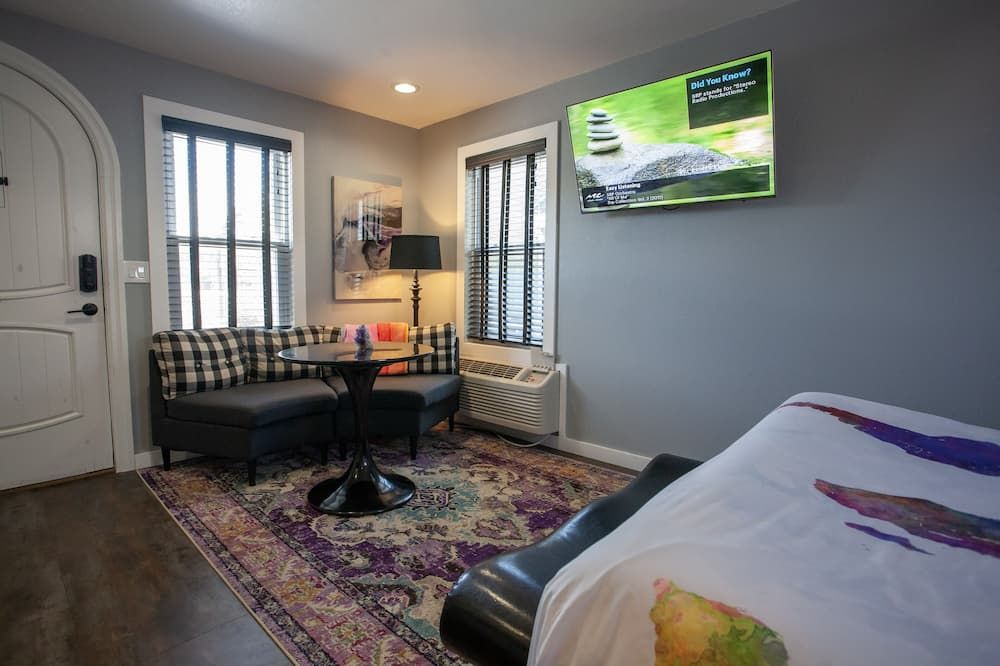 EO Bungalows, Black Hills